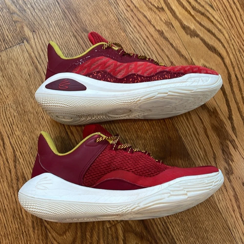 Under Armour Curry 11 Bruce Lee Fire Sneakers/Shoes. Size 7Y.